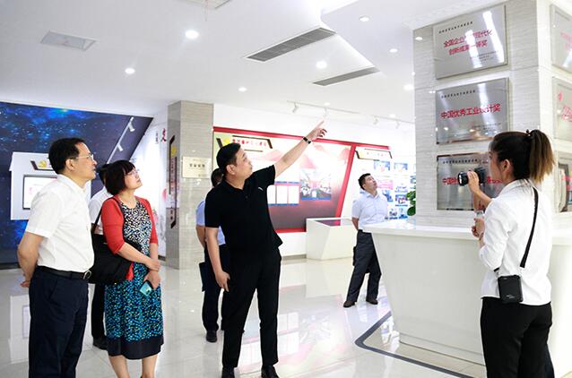 工信部中小企业局创业创新服务处处长廉莉带队调研荣事达